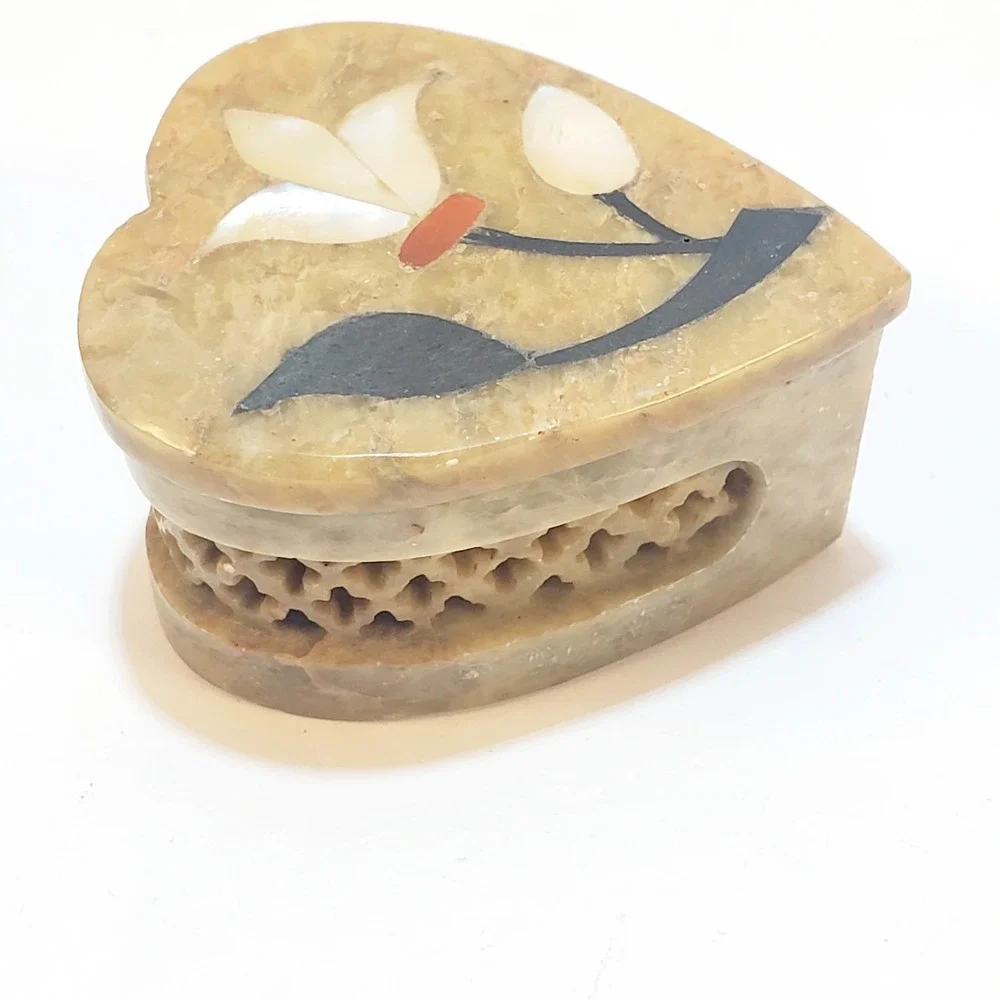 N/A vtg carved